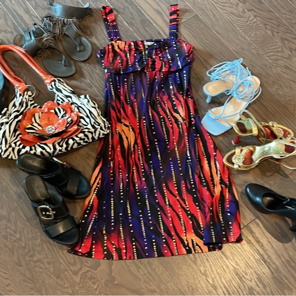 Stunning dress, zip top front, size med. brand New